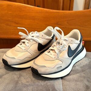 Nike Cream and Black Running Shoes
